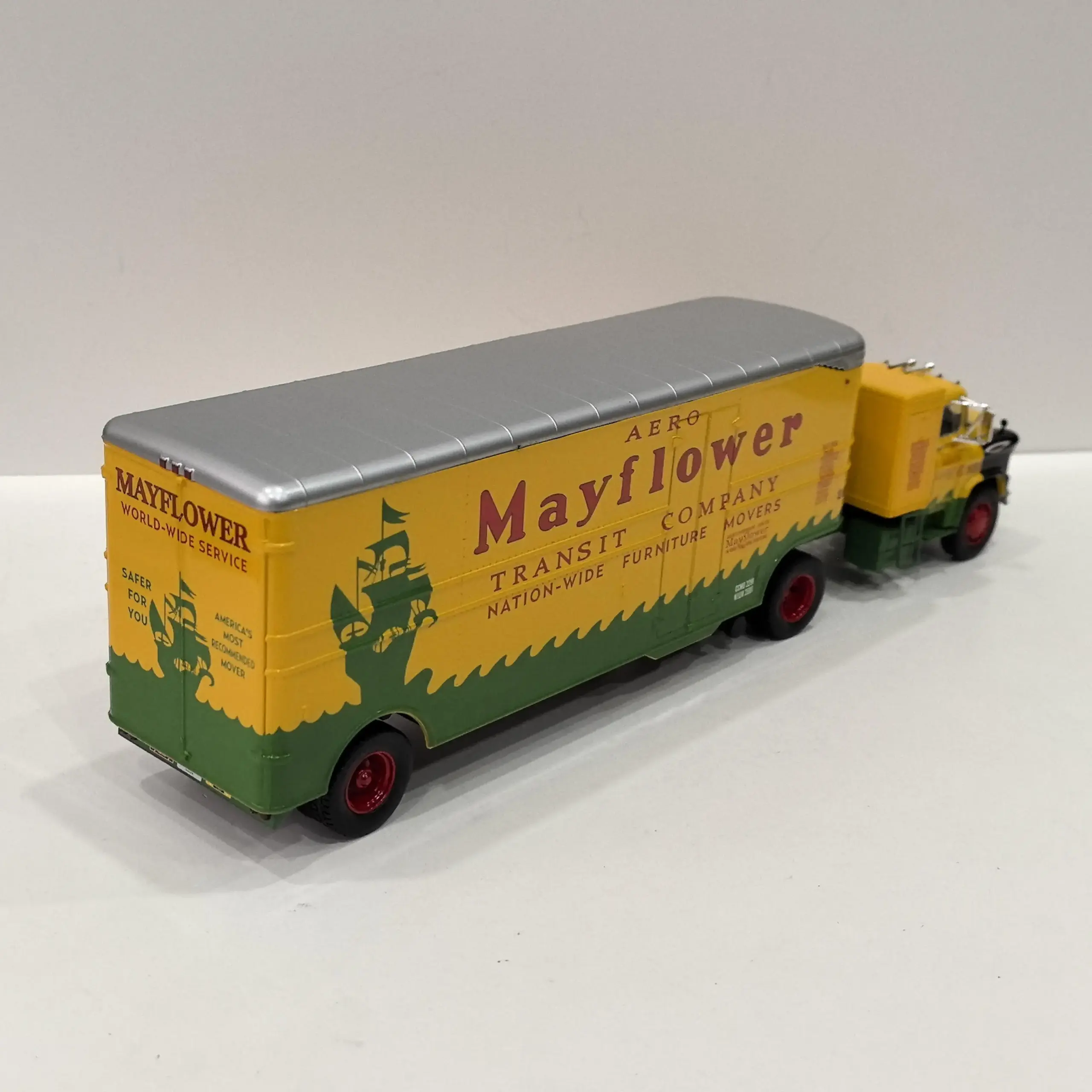 Yellow Chevrolet 9700 LCF Diecast Model 5 Yellow Chevrolet 9700 LCF Diecast Model - Image 5