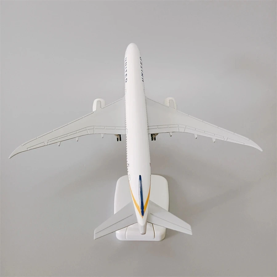 United Boeing 787 Model - 20cm Alloy Display 3 United Boeing 787 Model - 20cm Alloy Display - Image 3