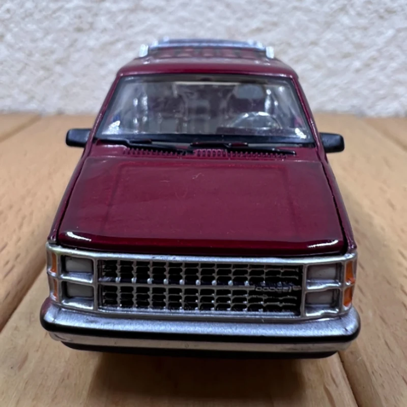 Vintage 1:64 Scale Station Wagon Crock Truck 5 Vintage 1:64 Scale Station Wagon Crock Truck - Image 5