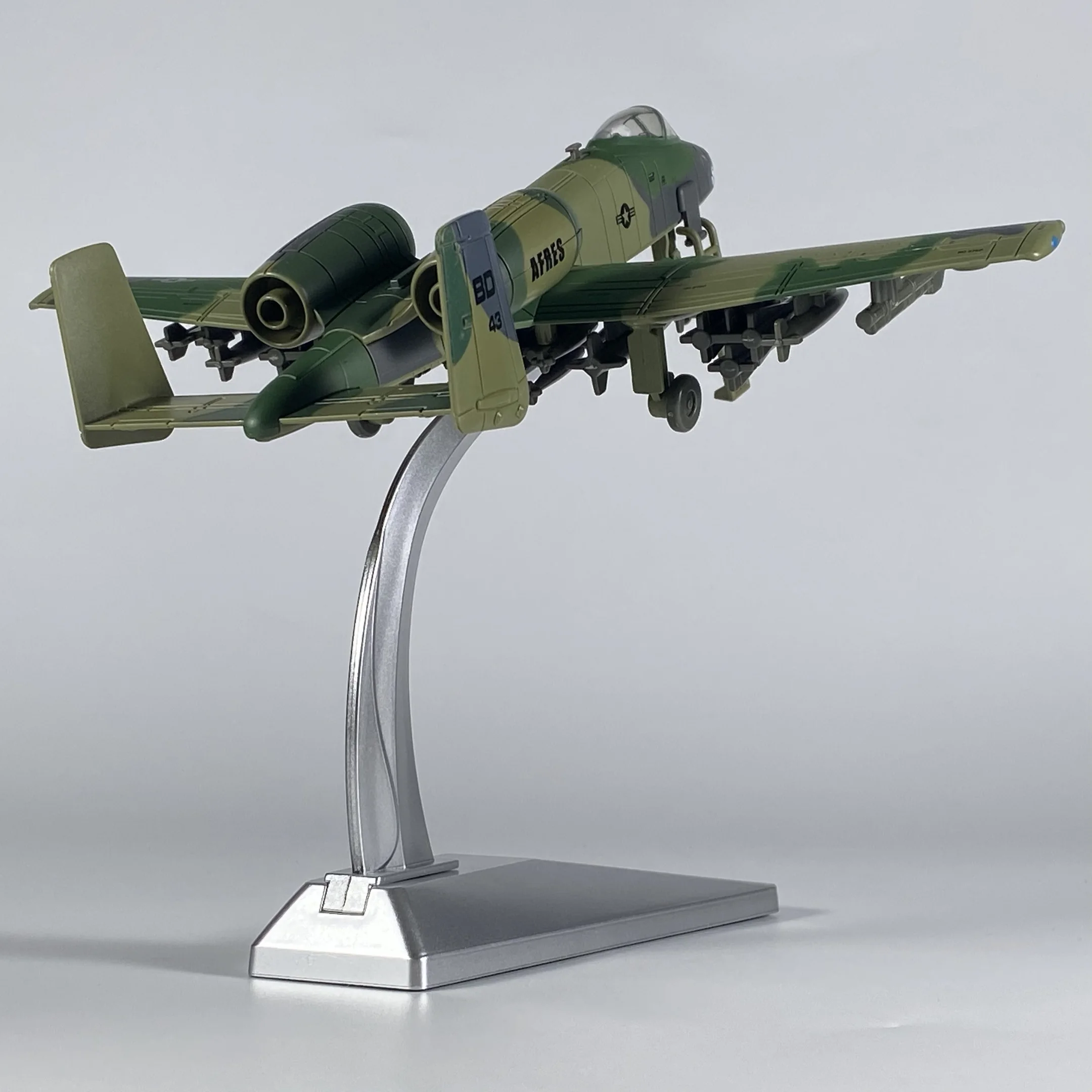 1:72 Diecast A-10 Thunderbolt II Warthog Model 6 1:72 Diecast A-10 Thunderbolt II Warthog Model - Image 6