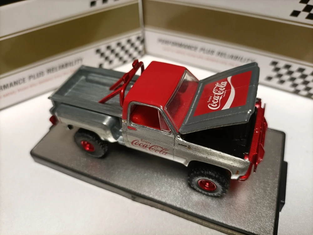 Vintage Chevrolet 1:64 Replica Diecast Model 4 Vintage Chevrolet 1:64 Replica Diecast Model - Image 4