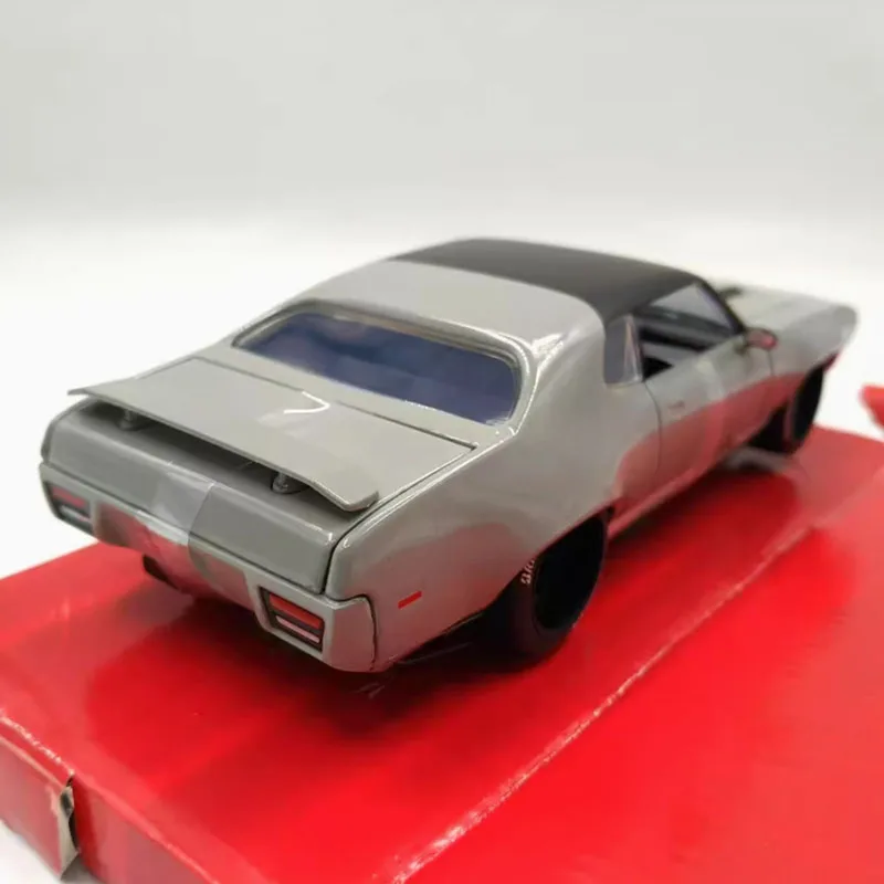 1:24 Plymouth GTX Diecast Model 5 1:24 Plymouth GTX Diecast Model - Image 5