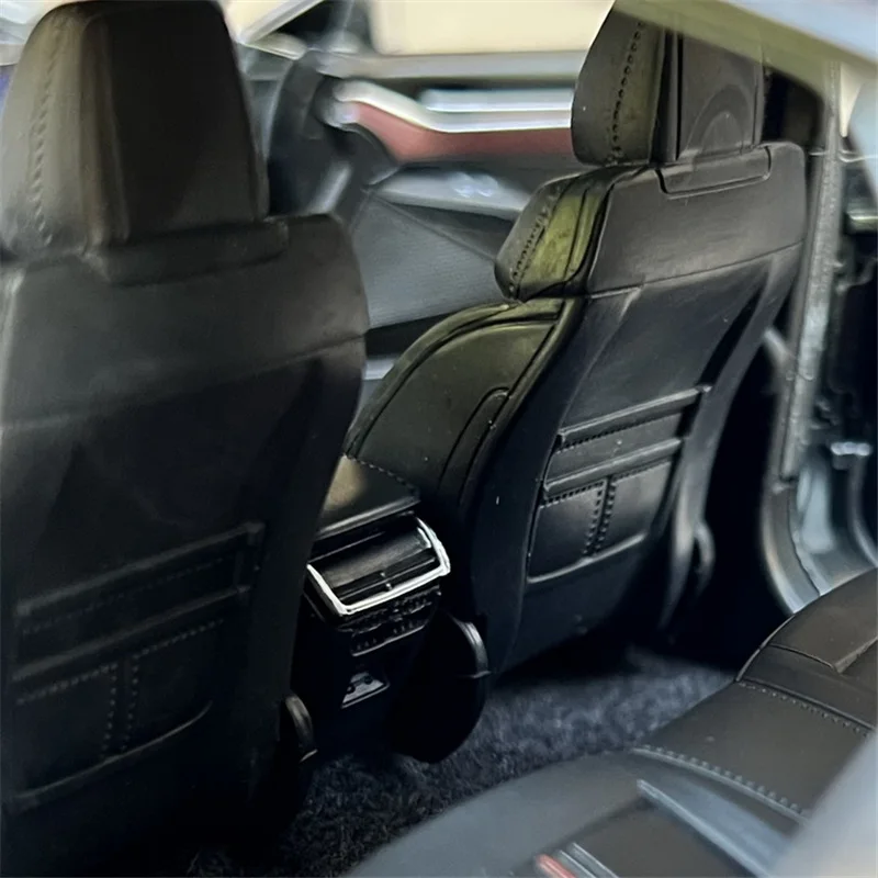 1:18 Ford Mondeo 2022 Model Replica 6 1:18 Ford Mondeo 2022 Model Replica - Image 6