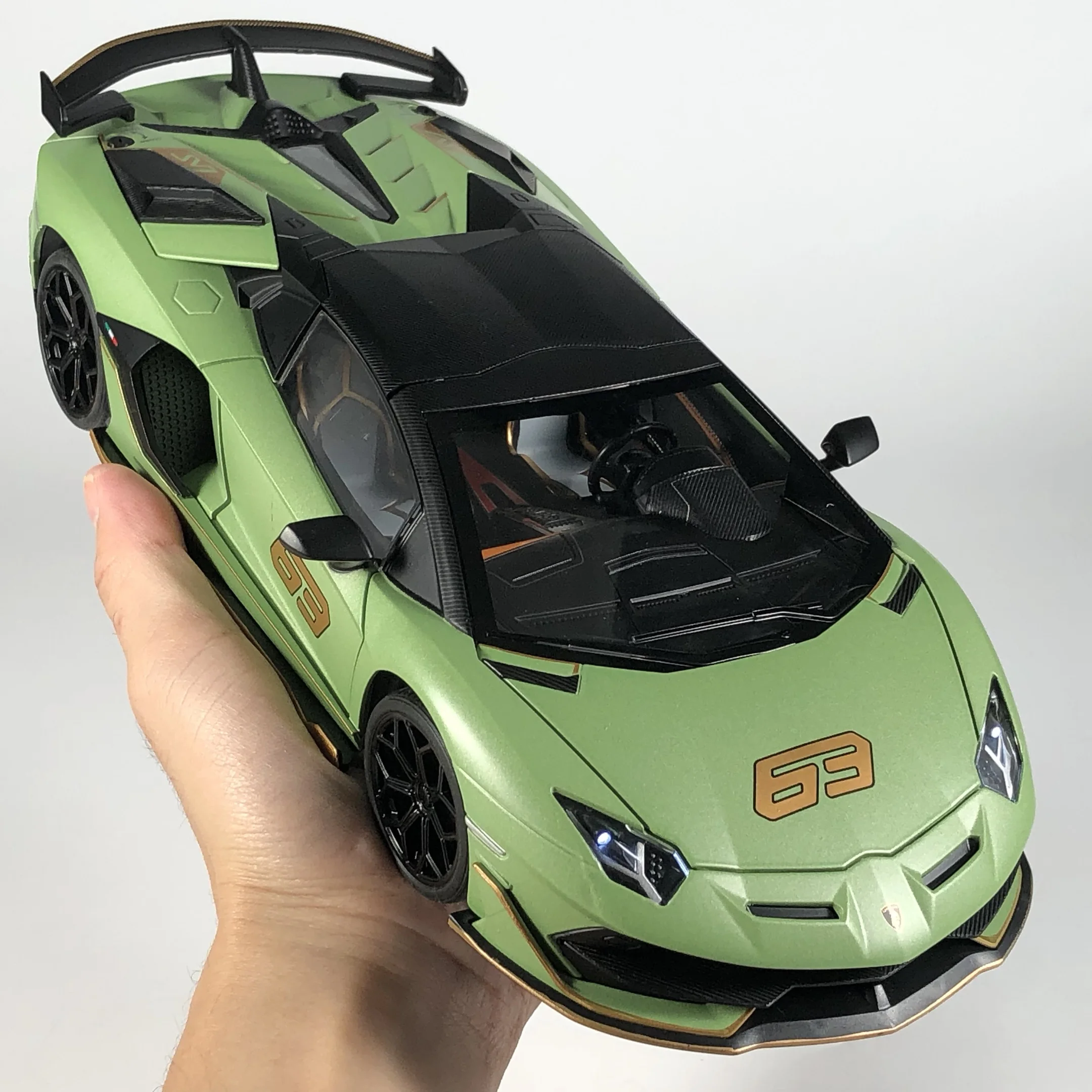 Green Lamborghini Aventador SVJ 1:18 Diecast Model 6 Green Lamborghini Aventador SVJ 1:18 Diecast Model - Image 6