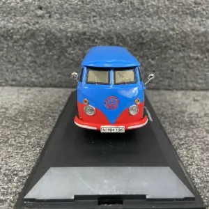 Vintage Volkswagen Bus T1 1:43 Diecast Model 7 S541728e2e0ee45e9a270e7d24834d0a1K