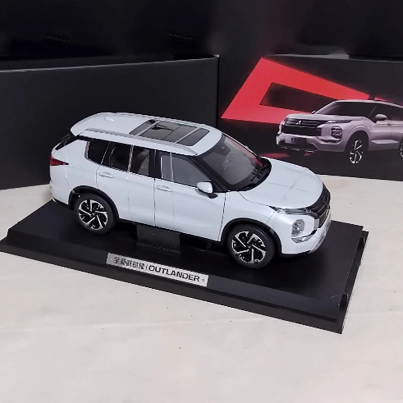 2023 Outland White Alloy Car Model 1:18 Scale 3 2023 Outland White Alloy Car Model 1:18 Scale - Image 3