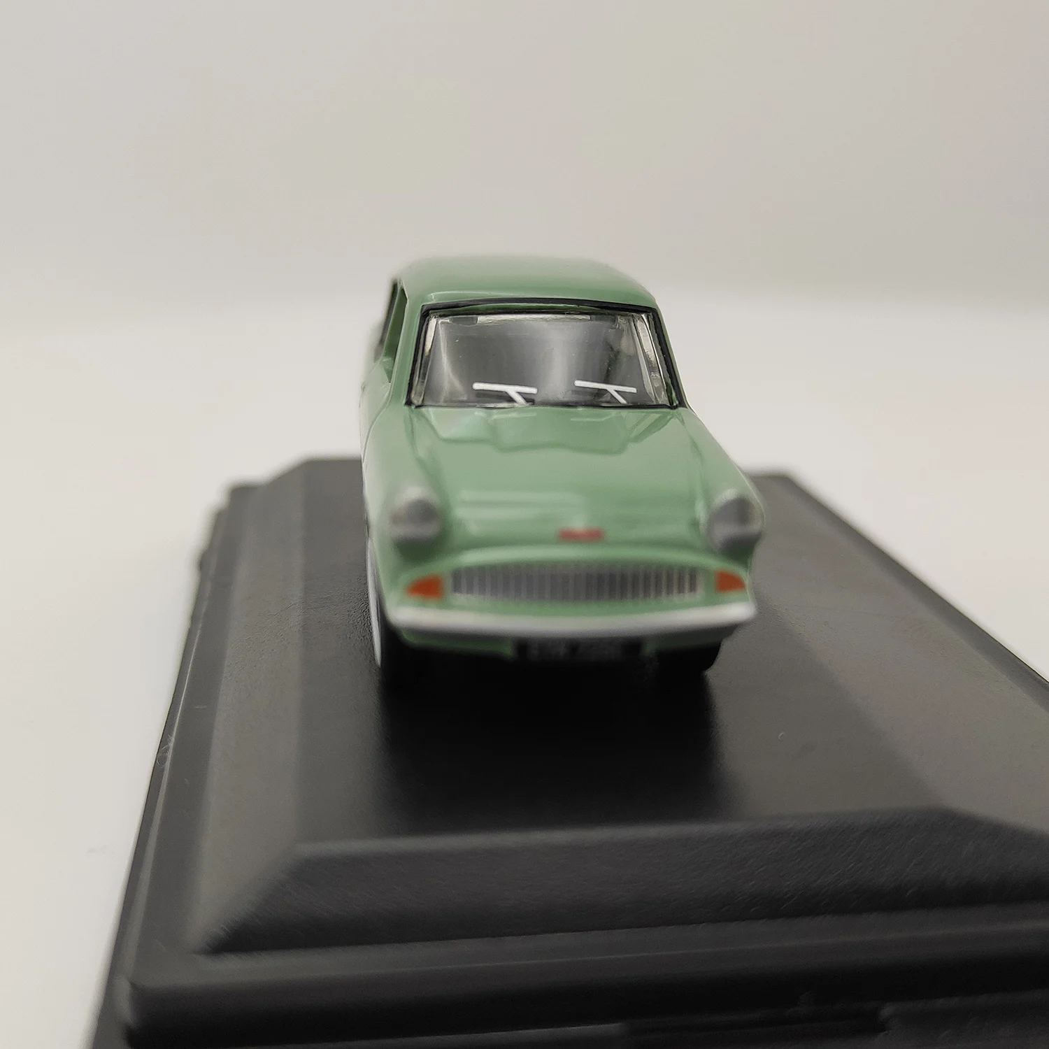 Diecast 1959 Ford Anglia Model in Spruce Green 4 Diecast 1959 Ford Anglia Model in Spruce Green - Image 4