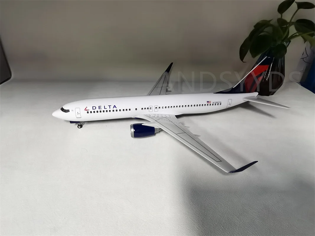 Delta Boeing 737 1:150 Scale Resin Model 5 Delta Boeing 737 1:150 Scale Resin Model - Image 5