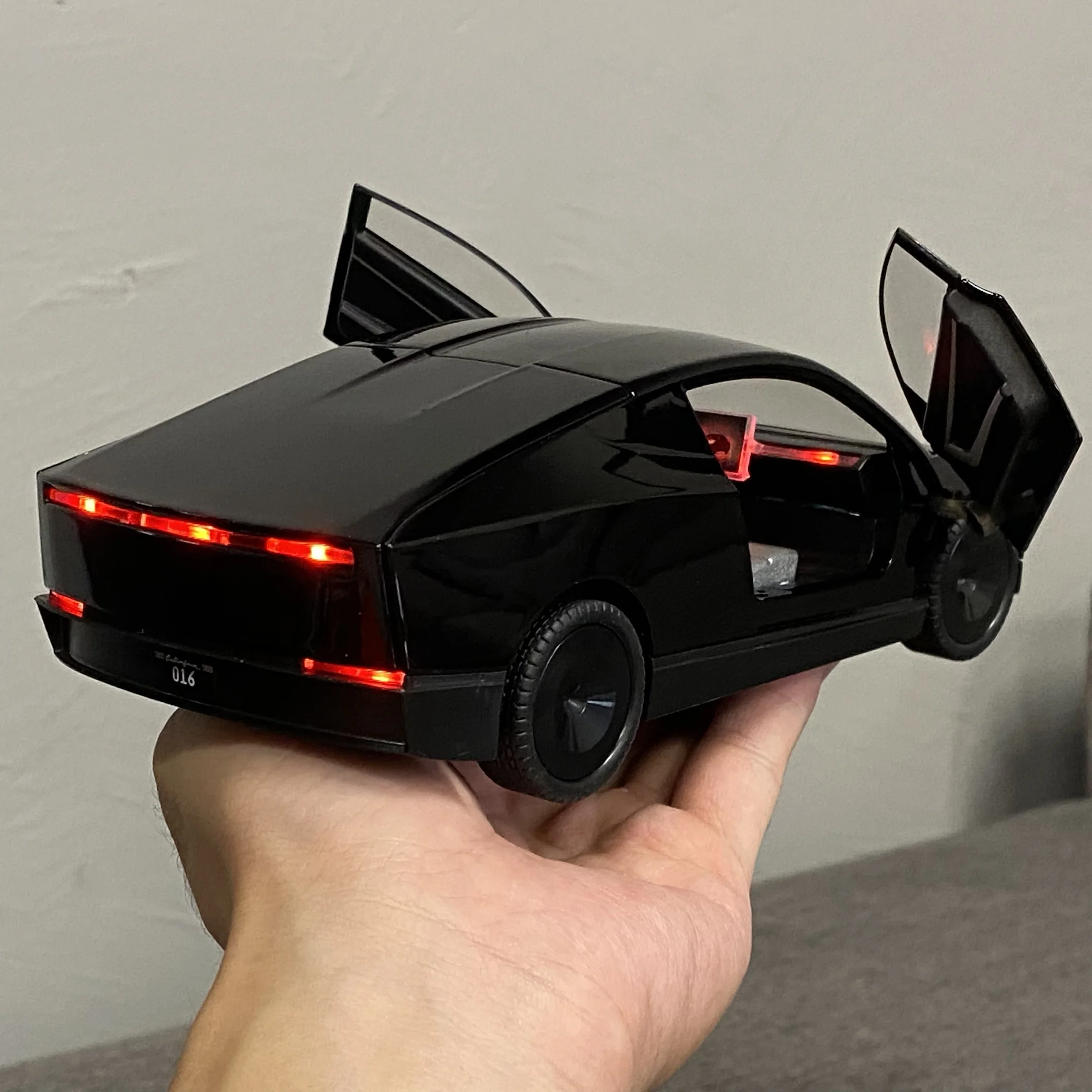 Gold Cybercab 1:24 Diecast Model for Collectors 4 Gold Cybercab 1:24 Diecast Model for Collectors - Image 4