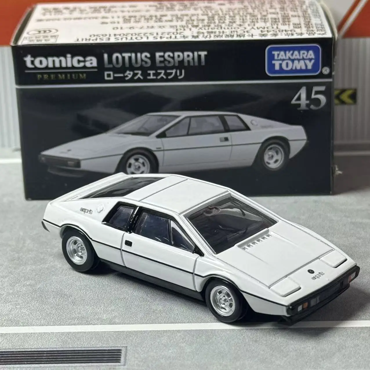 Takara Tomy 1:64 Lotus Esprit Diecast Model 6 Takara Tomy 1:64 Lotus Esprit Diecast Model - Image 6