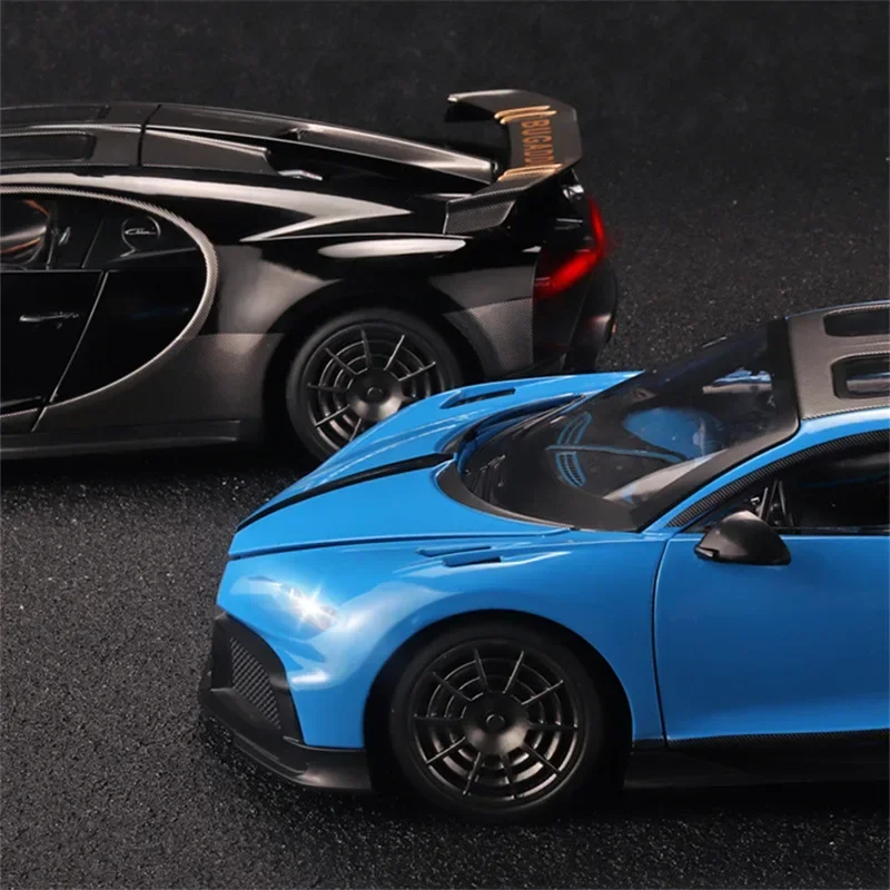 Bugatti Chiron PUR SPORT 1:18 Diecast Model 5 Bugatti Chiron PUR SPORT 1:18 Diecast Model - Image 5