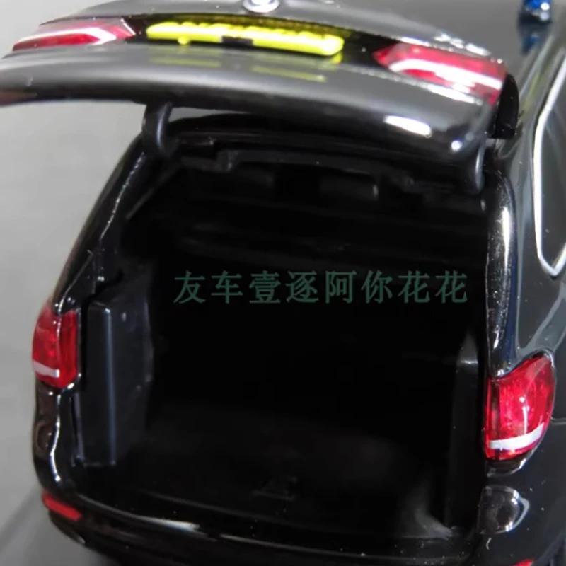 Hong Kong Police BMW X5 Diecast Model 6 Hong Kong Police BMW X5 Diecast Model - Image 6