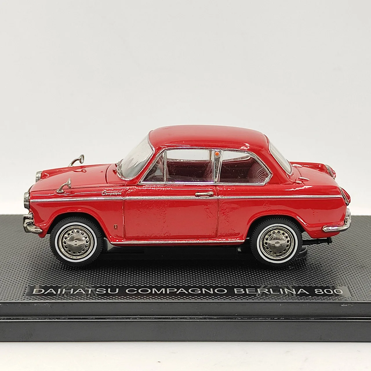 Vintage Daihatsu Compagno Berlina 800 Diecast Model 3 Vintage Daihatsu Compagno Berlina 800 Diecast Model - Image 3