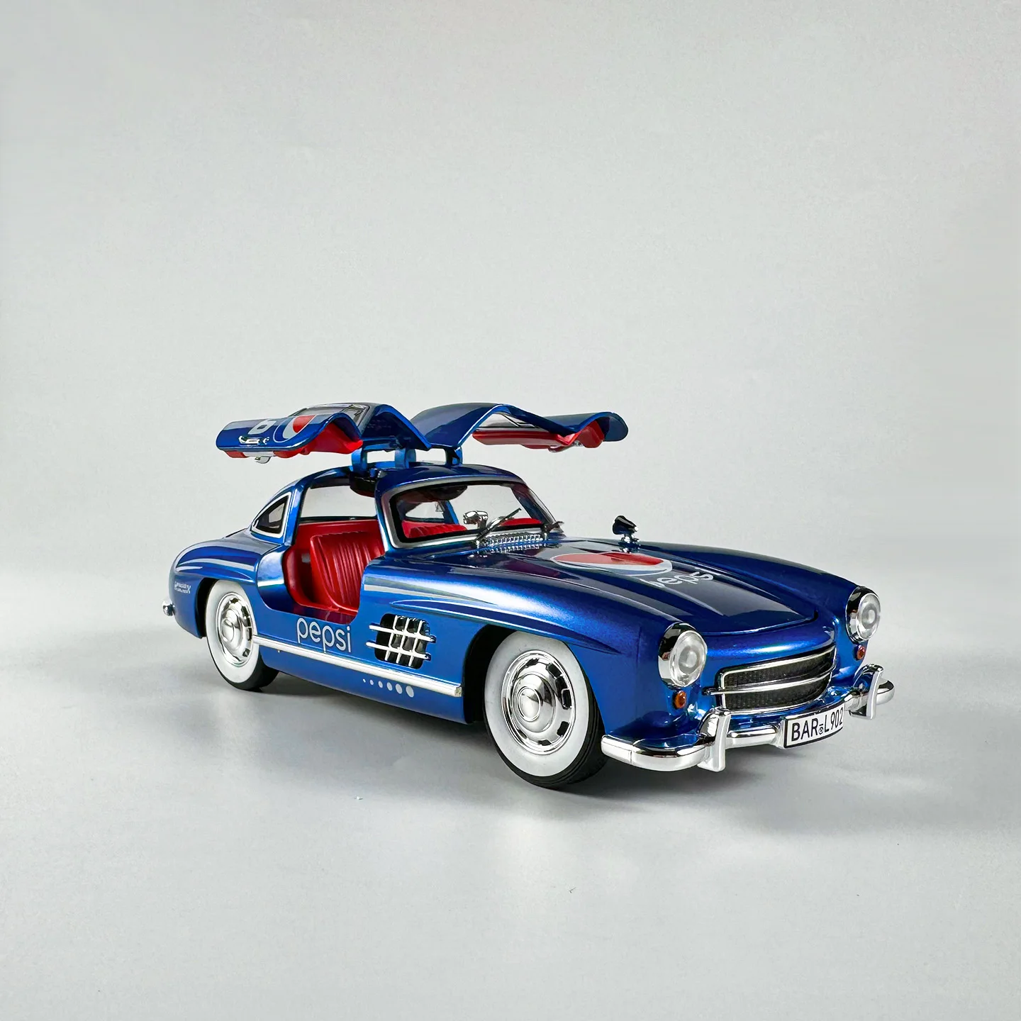 Mercedes-Benz 300SL Coke Edition Diecast Model 4 Mercedes-Benz 300SL Coke Edition Diecast Model - Image 4