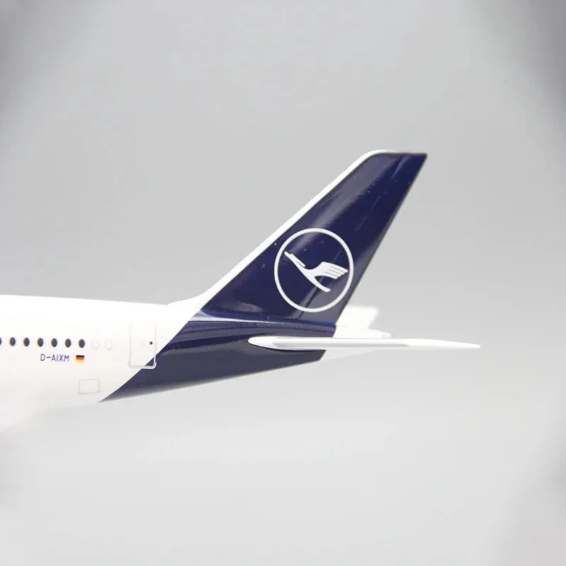 Lufthansa Airbus A350-900 1/200 Scale Diecast Model 6 Lufthansa Airbus A350-900 1/200 Scale Diecast Model - Image 6
