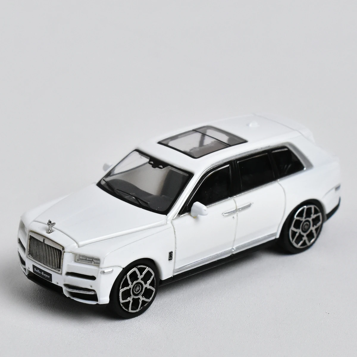 1:87 Scale Rolls Royce Cullinan Diecast Model 6 1:87 Scale Rolls Royce Cullinan Diecast Model - Image 6