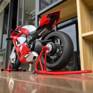 Ducati V4S Racing Motorcycle Model 1:6 Scale 8 S5a72e4c1b6a54c65ad213f9e438bc5fb7