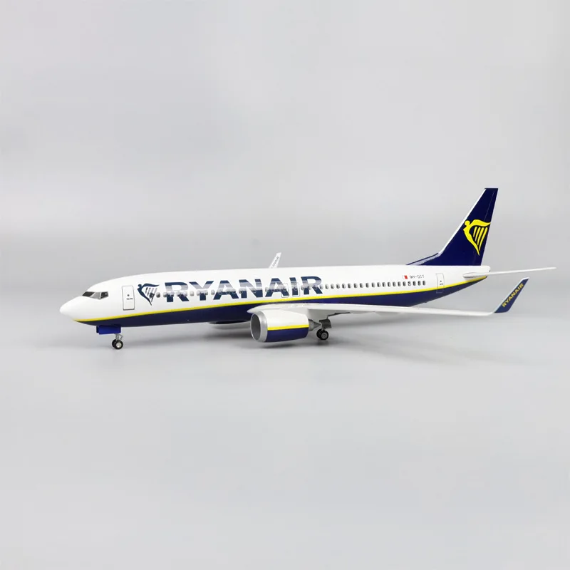 Ryanair B737 47cm Model with LED Lights 3 Ryanair B737 47cm Model with LED Lights - Image 3