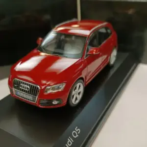 Vibrant Red 1:43 Scale Q5 TFSI Diecast Model 7 S5b05198ceb5c4eefaaf4f4de1b30ff95H