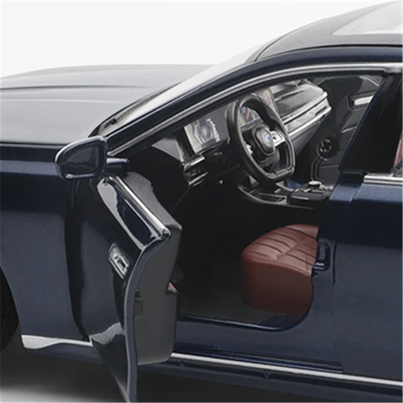 1:24 BMW i7 G70 Diecast Model Car 6 1:24 BMW i7 G70 Diecast Model Car - Image 6