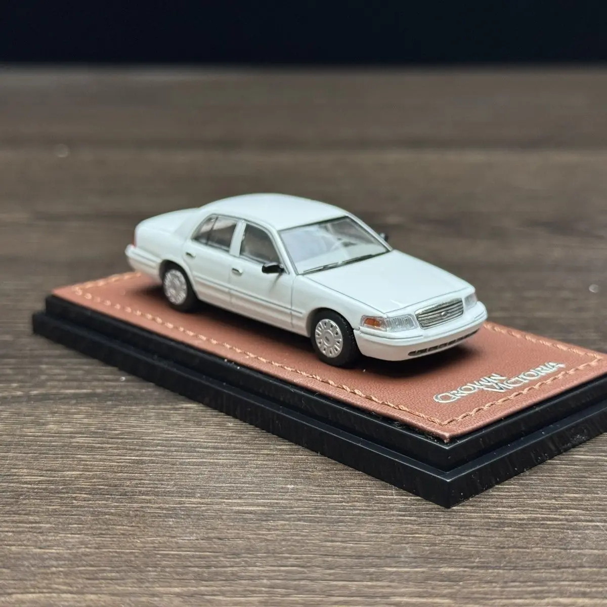 Ford Crown Victoria P71 1/64 Scale Diecast Model 7 Ford Crown Victoria P71 1/64 Scale Diecast Model - Image 7