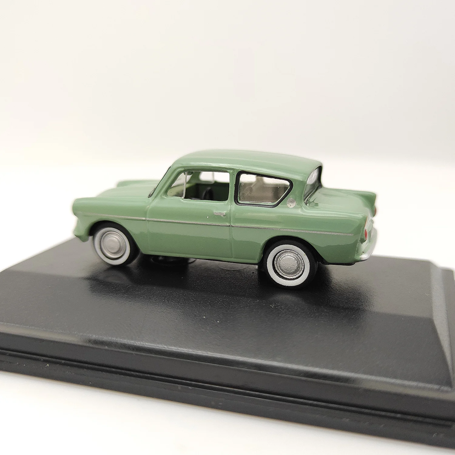 Diecast 1959 Ford Anglia Model in Spruce Green 3 Diecast 1959 Ford Anglia Model in Spruce Green - Image 3