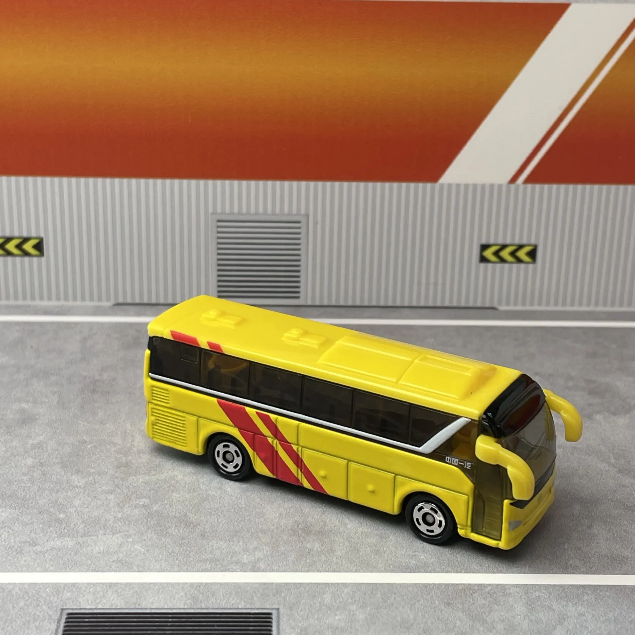 Bright Yellow 1/164 Diecast Bus Model 3 Bright Yellow 1/164 Diecast Bus Model - Image 3