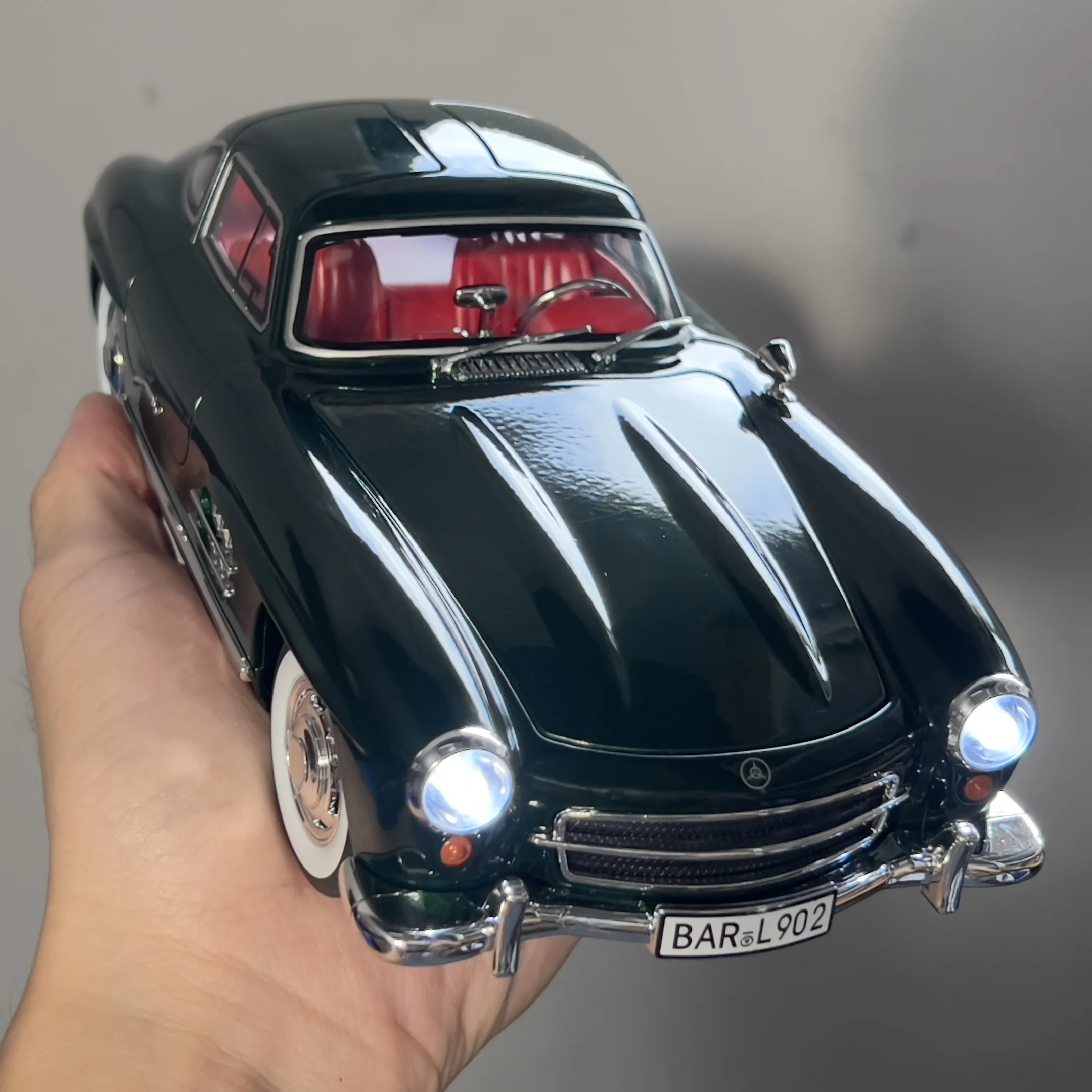 1:18 Mercedes-Benz 300SL Diecast Model 3 1:18 Mercedes-Benz 300SL Diecast Model - Image 3