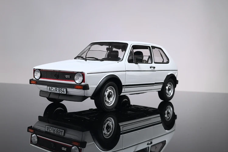 Volkswagen Golf 10Mth Edition Diecast Model 1/18 7 Volkswagen Golf 10Mth Edition Diecast Model 1/18 - Image 7