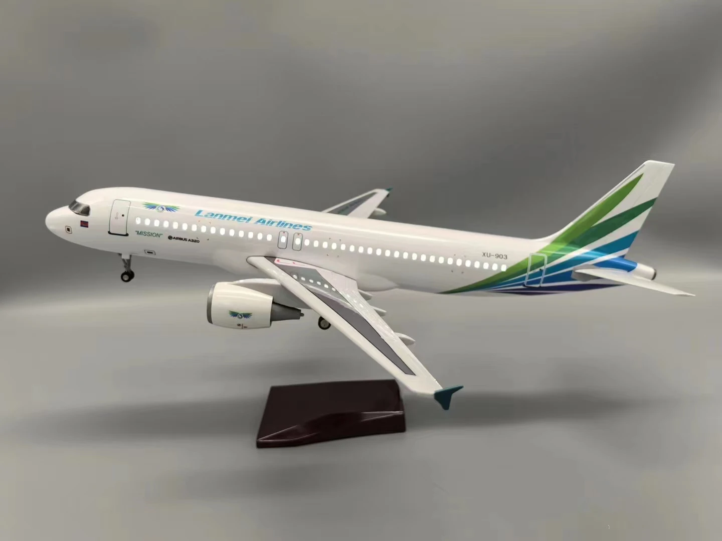 A320 Resin Aircraft Model with LED Option 5 A320 Resin Aircraft Model with LED Option - Image 5