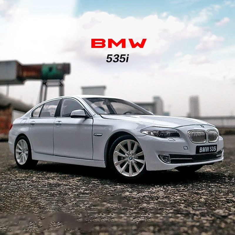 BMW 535i Scale Model 1:24 Diecast Replica 6 BMW 535i Scale Model 1:24 Diecast Replica - Image 6