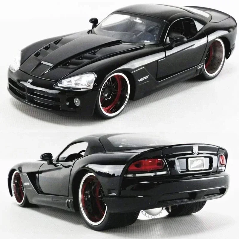 1:24 Scale Viper SRT10 Diecast Model 6 1:24 Scale Viper SRT10 Diecast Model - Image 6