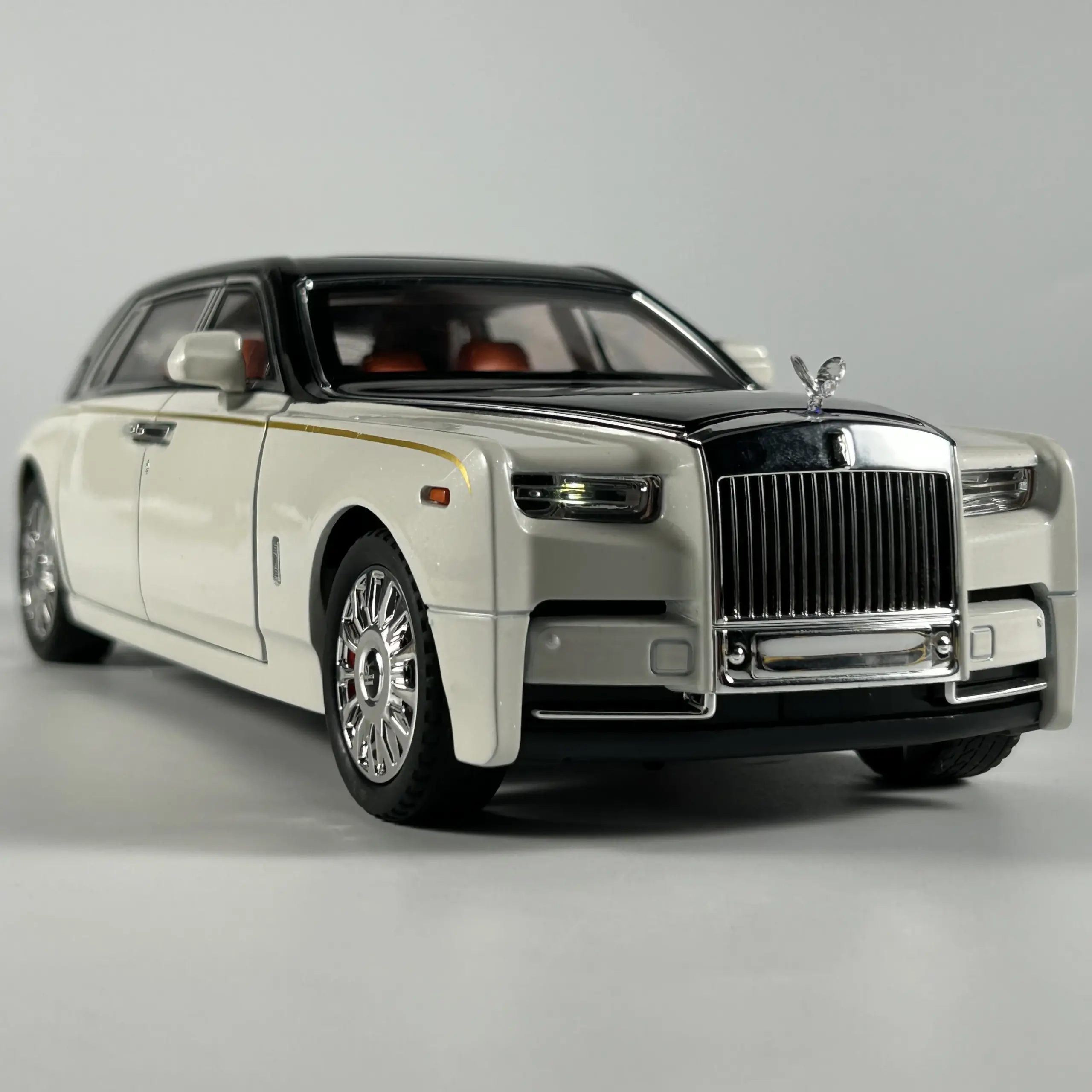 1:18 Rolls Royce Phantom Diecast Model 5 1:18 Rolls Royce Phantom Diecast Model - Image 5