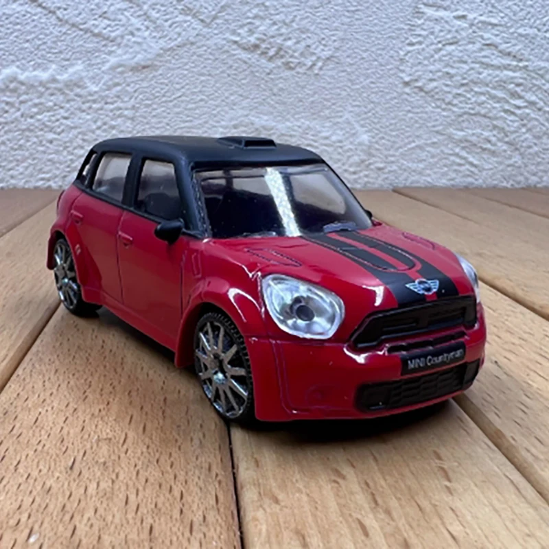 Red MINI Countryman 1:43 Diecast Model 7 Red MINI Countryman 1:43 Diecast Model - Image 7