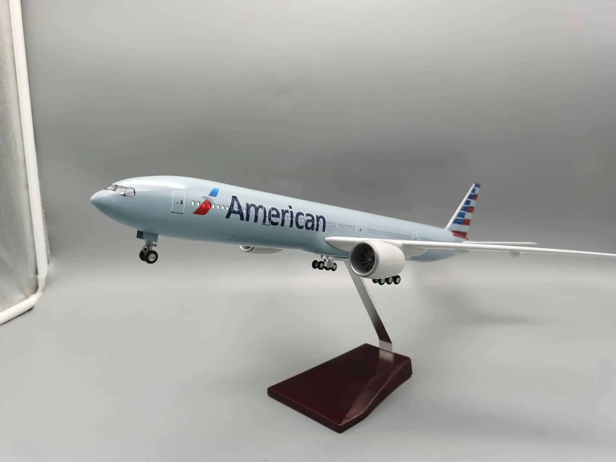 American Airlines Boeing 777 Scale Model 1/157 6 American Airlines Boeing 777 Scale Model 1/157 - Image 6