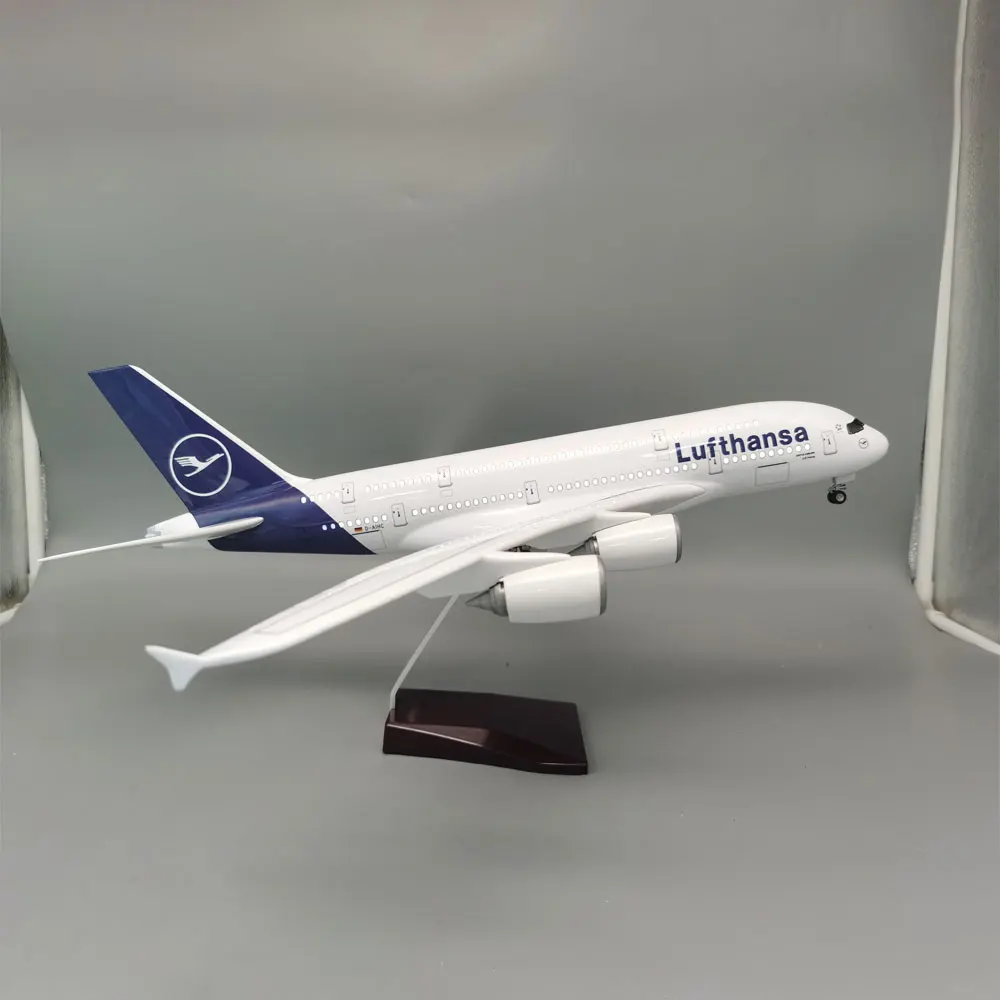 Lufthansa Airbus A380 1:160 Diecast Model 7 Lufthansa Airbus A380 1:160 Diecast Model - Image 7