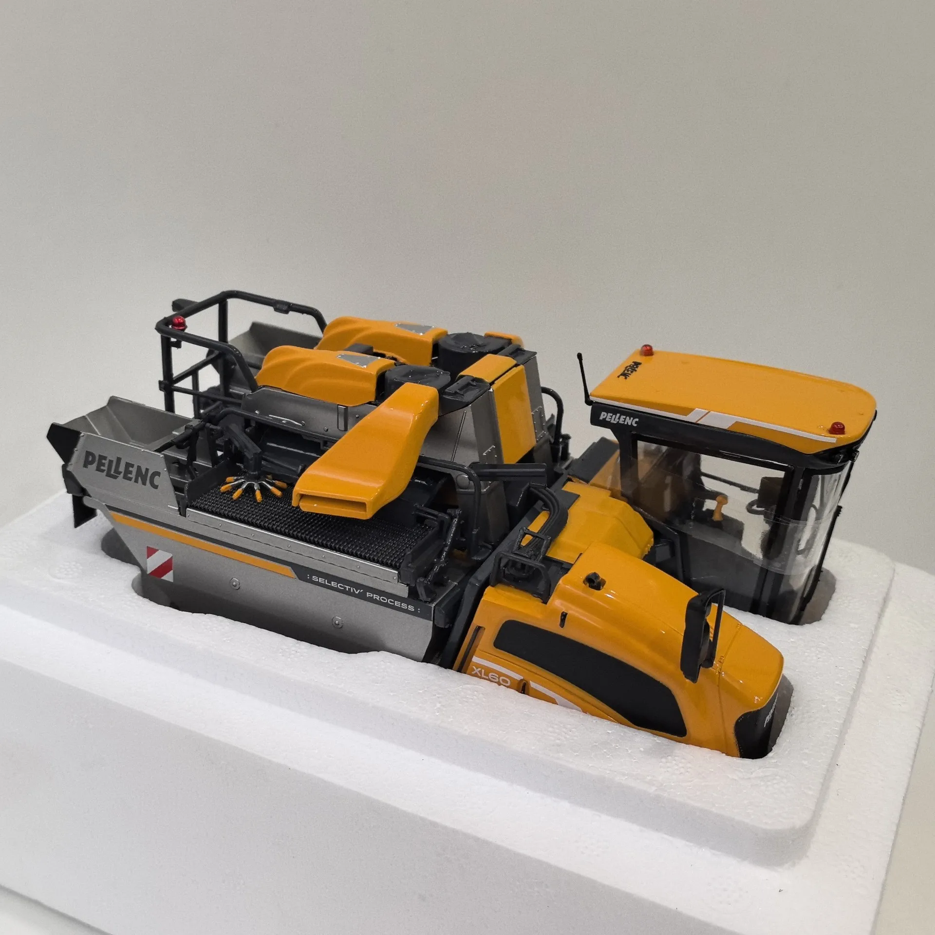 PELLENC OPTIMUM XL60 1/32 Diecast Model 5 PELLENC OPTIMUM XL60 1/32 Diecast Model - Image 5