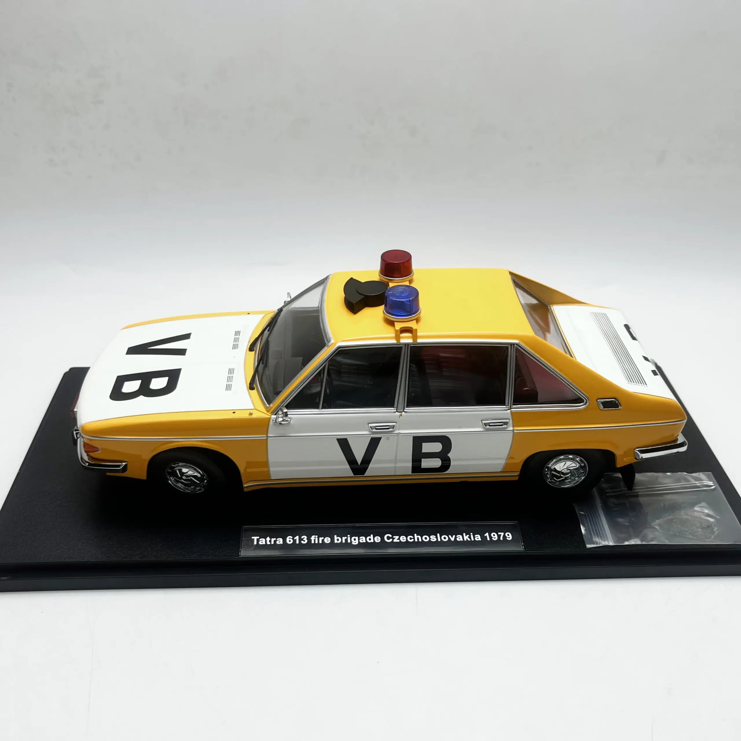 Vintage Tatra 613 Rescue Car Model 3 Vintage Tatra 613 Rescue Car Model - Image 3