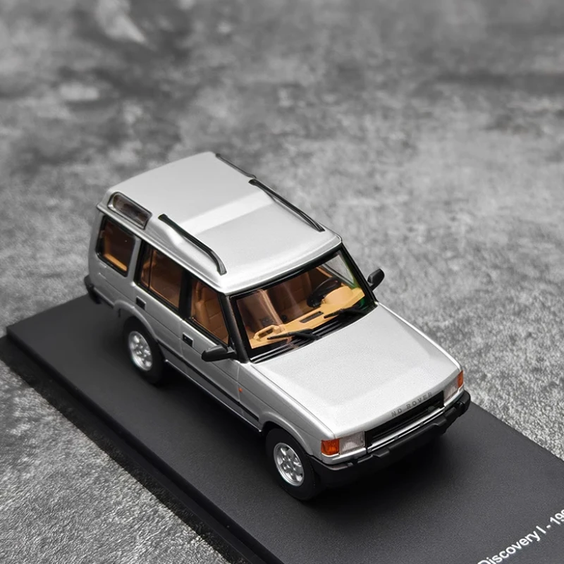 1994 Discovery 1 Diecast Model 1:43 White 5 1994 Discovery 1 Diecast Model 1:43 White - Image 5