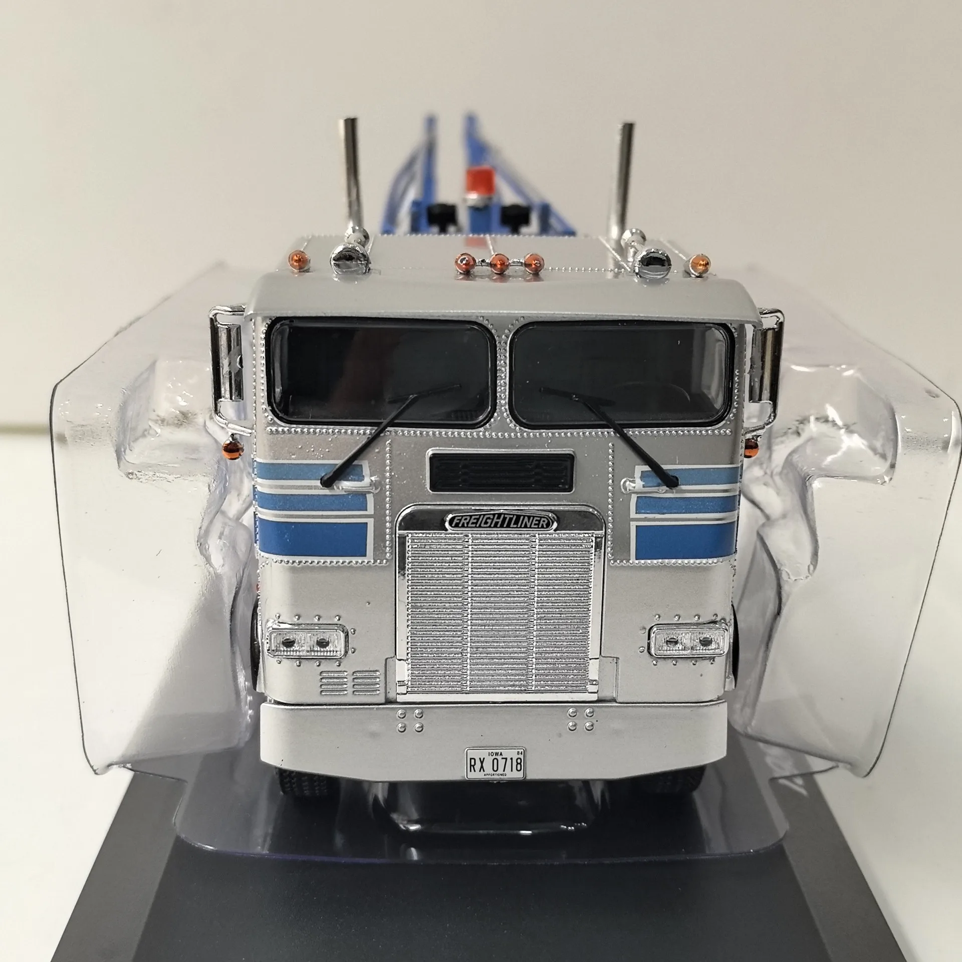 Freightliner FLA 9664 Container Crane Model 4 Freightliner FLA 9664 Container Crane Model - Image 4