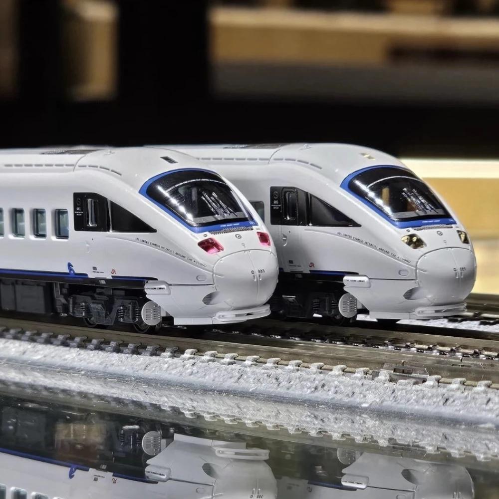 885 Series Kyushu Railway Model Set 1:160 Scale by KATO 4 885 Series Kyushu Railway Model Set 1:160 Scale by KATO - Image 4