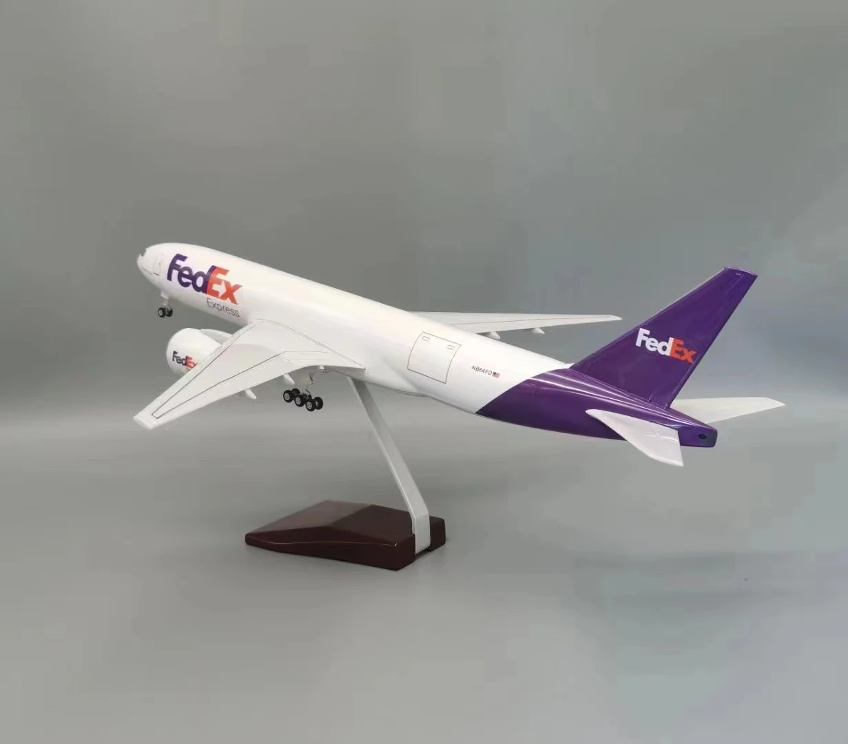 FedEx Boeing 777 Model for Collectors 4 FedEx Boeing 777 Model for Collectors - Image 4