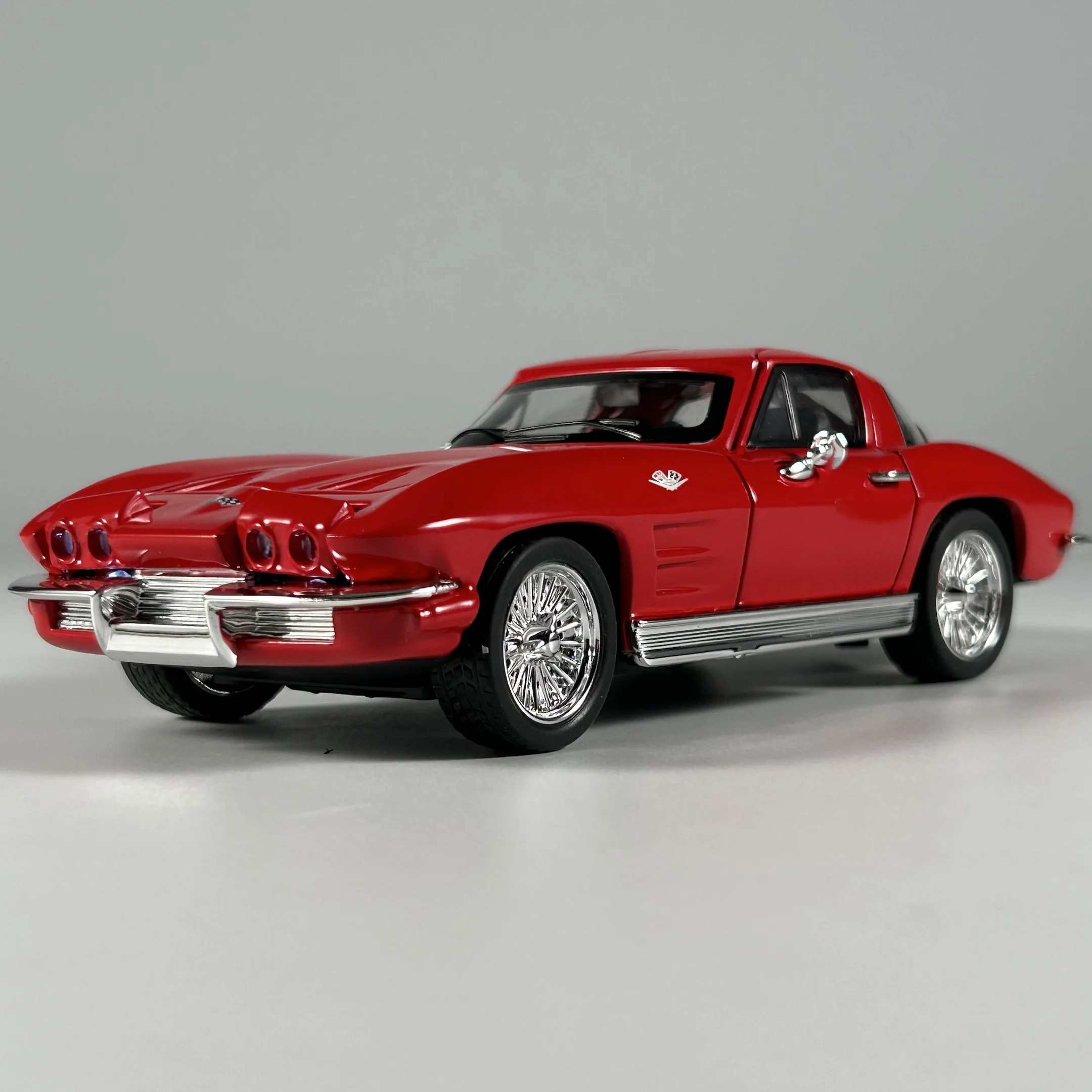 1:32 Chevrolet Corvette C2 Diecast Model 3 1:32 Chevrolet Corvette C2 Diecast Model - Image 3
