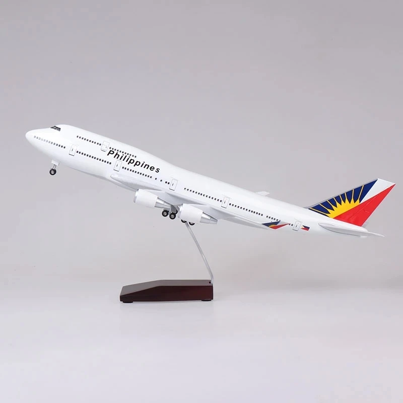 Boeing B747 1:150 Scale Resin Model with LED Light 5 Boeing B747 1:150 Scale Resin Model with LED Light - Image 5