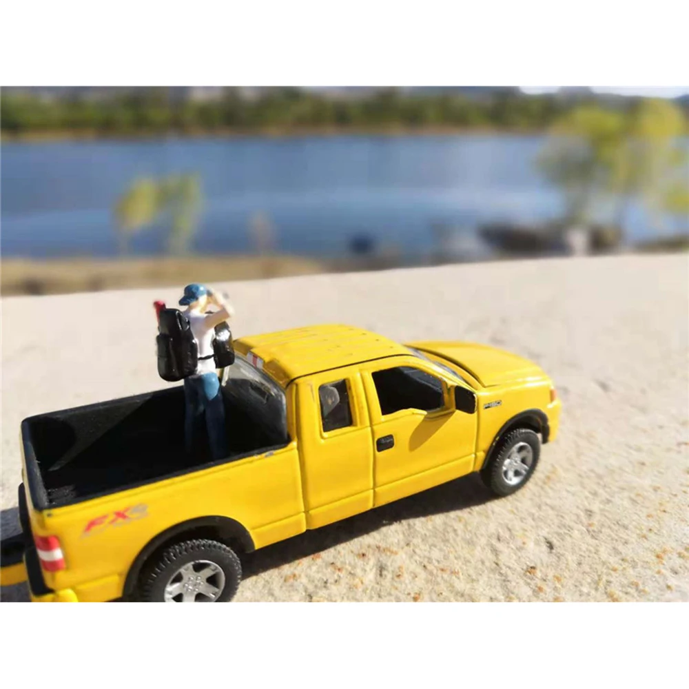 RM 1:64 Outdoor Mountaineering Figurine 5 RM 1:64 Outdoor Mountaineering Figurine - Image 5