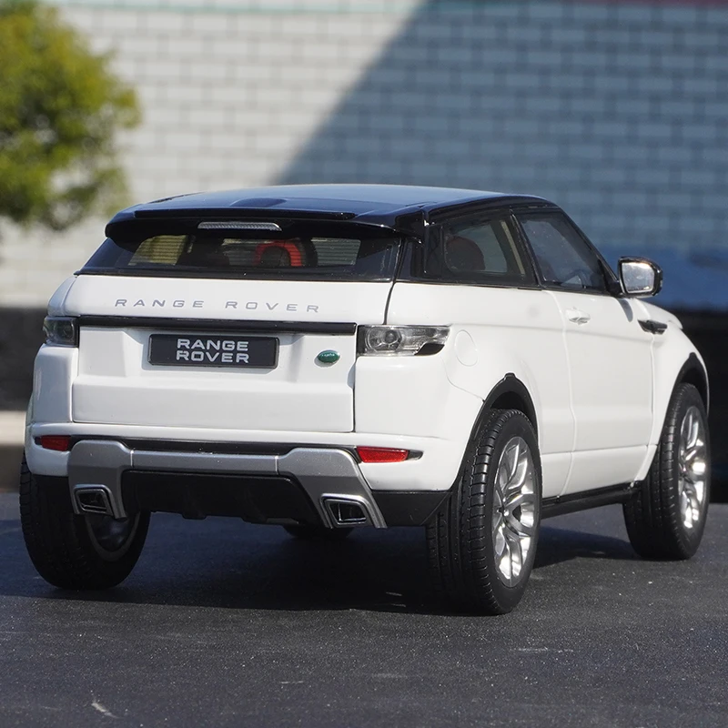 1:18 Range Rover Evoque Diecast Model 4 1:18 Range Rover Evoque Diecast Model - Image 4
