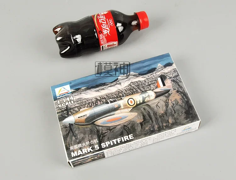 1/144 WWII British Spitfire Model Kit 2 1/144 WWII British Spitfire Model Kit - Image 2