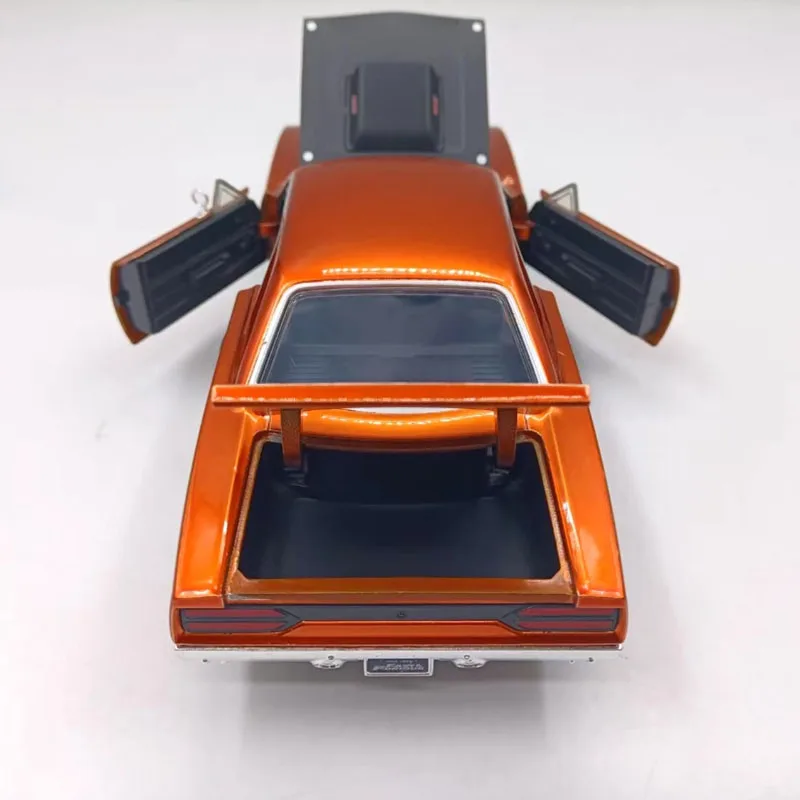 Vibrant 1:24 Diecast Plymouth Road Runner Model 5 Vibrant 1:24 Diecast Plymouth Road Runner Model - Image 5