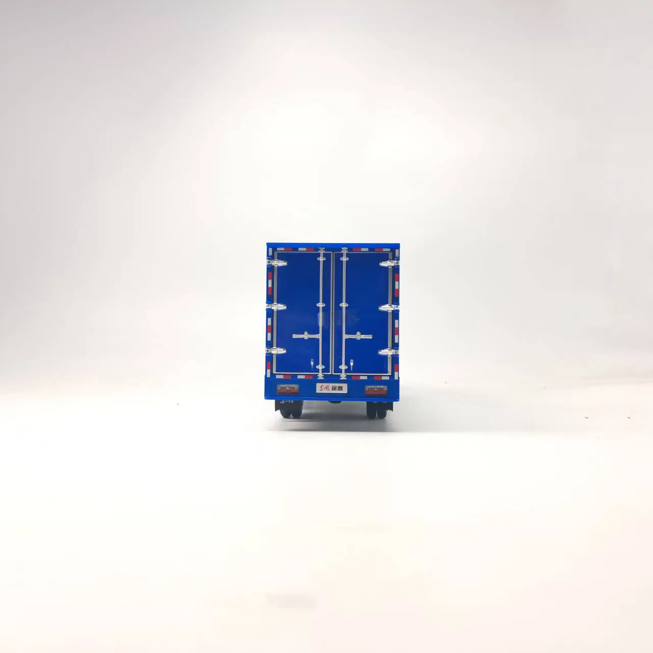 Blue 1:24 Scale Diecast Dongfeng Tuyi Truck Model 3 Blue 1:24 Scale Diecast Dongfeng Tuyi Truck Model - Image 3