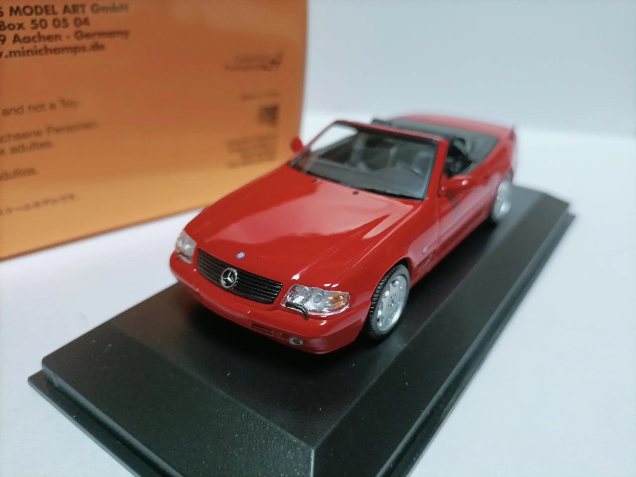 1999 Mercedes-Benz SL Diecast Model 1:43 Scale 4 1999 Mercedes-Benz SL Diecast Model 1:43 Scale - Image 4